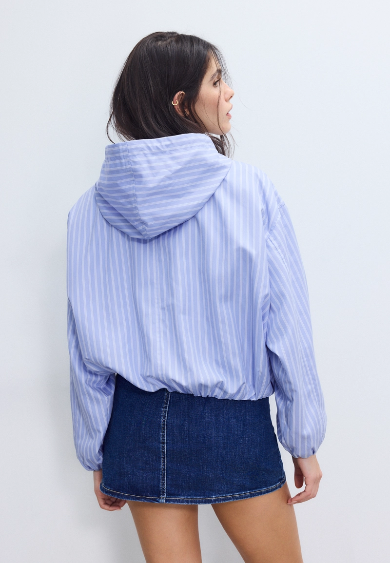 Базовая нейлоновая куртка в полоску с капюшоном