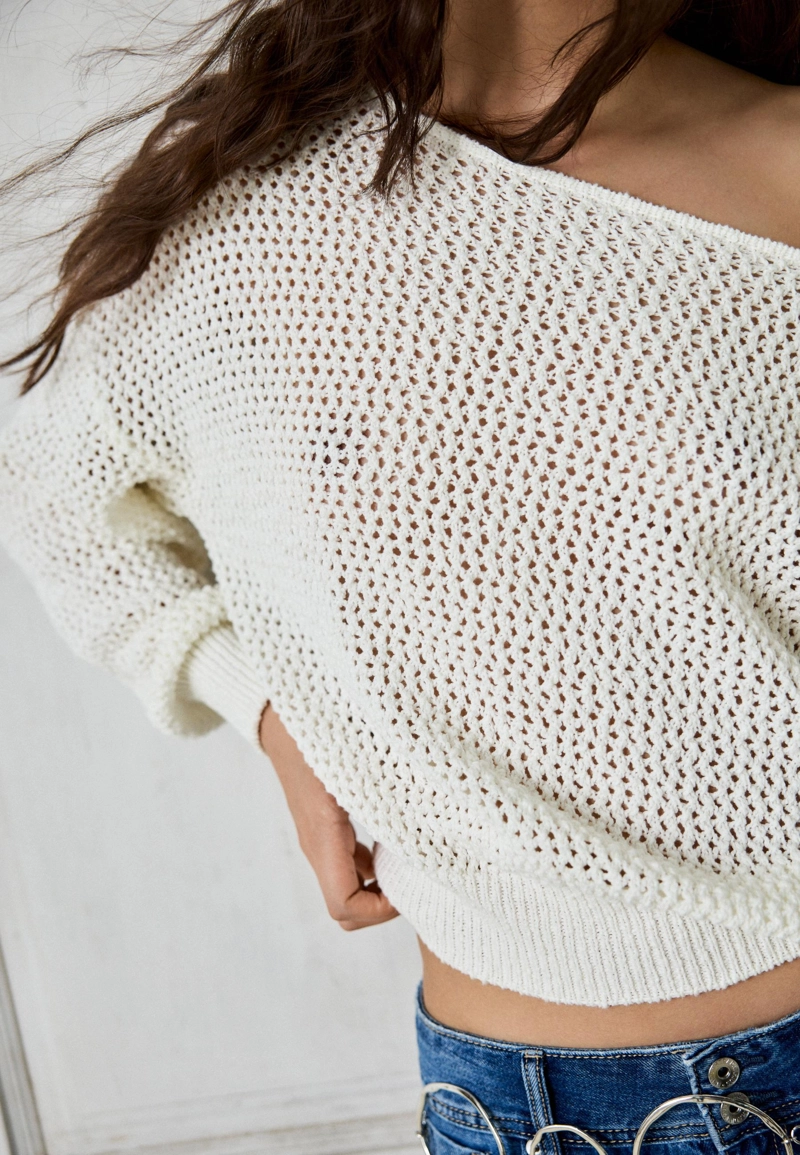 Вязаный джемпер в сетку с вырезом-лодочкой