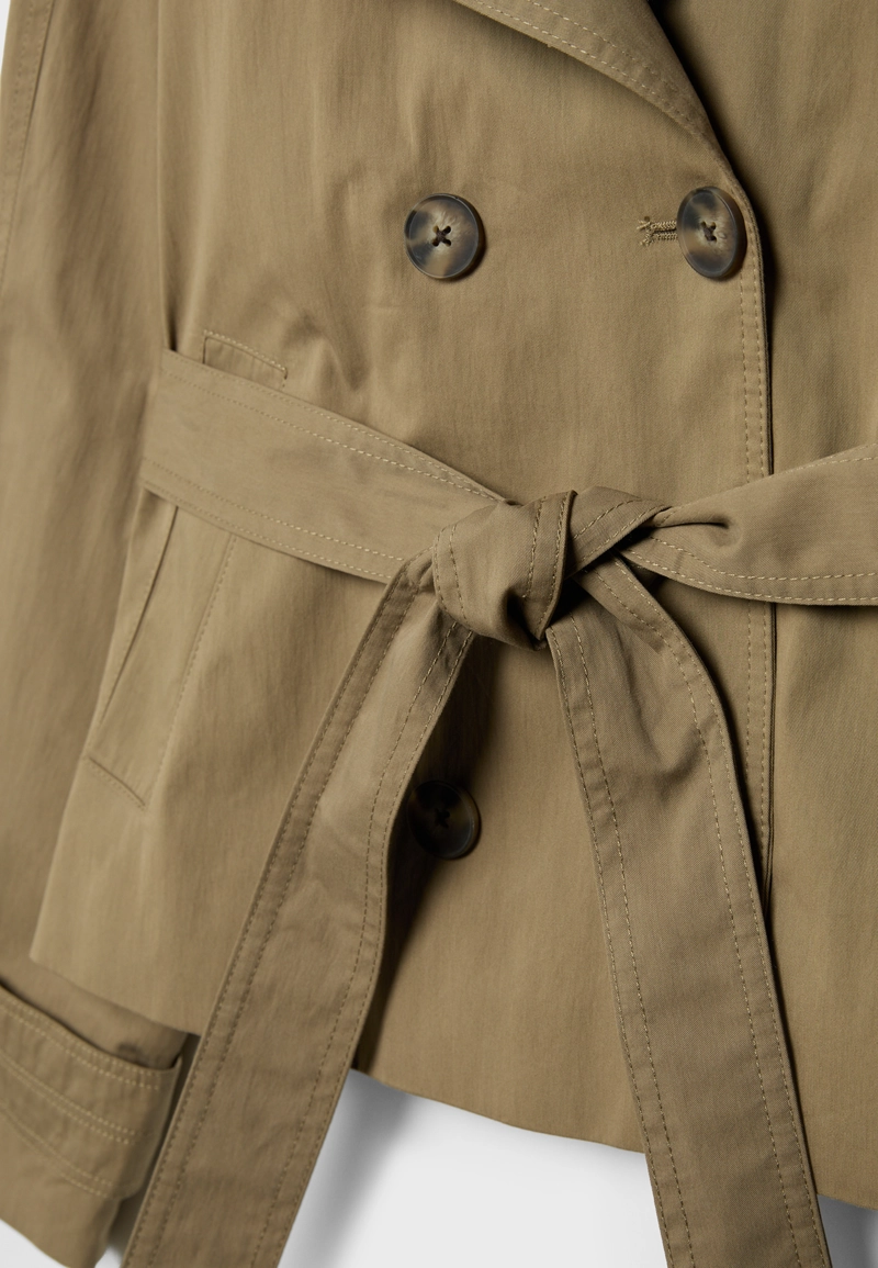 Тренч с высоким воротом и поясом