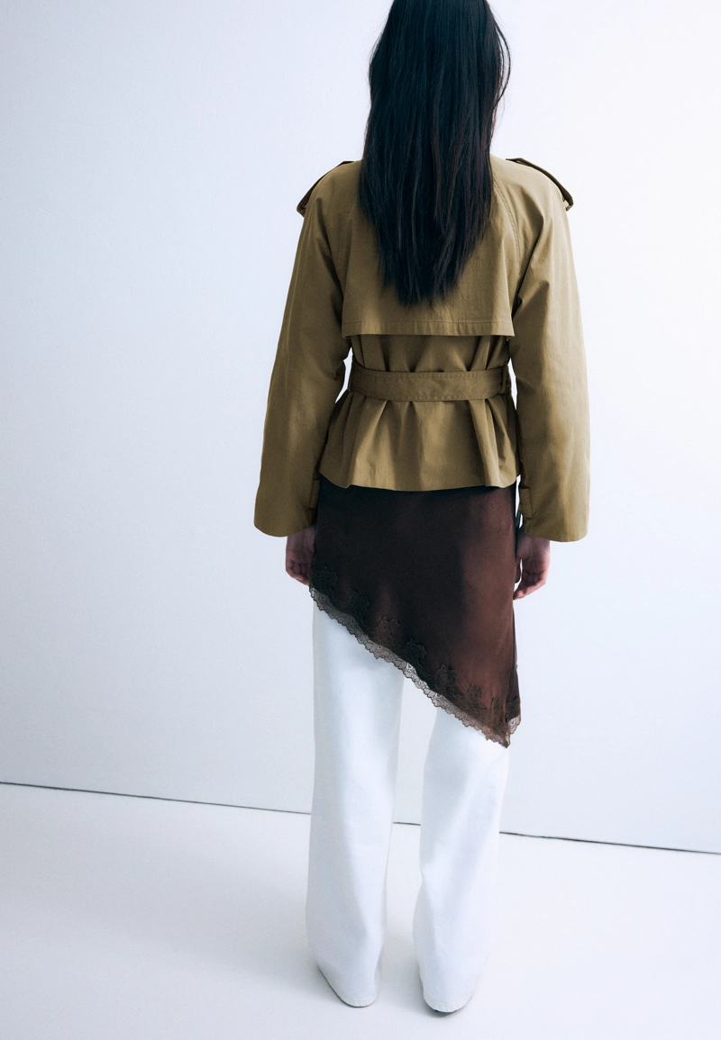 Тренч с высоким воротом и поясом