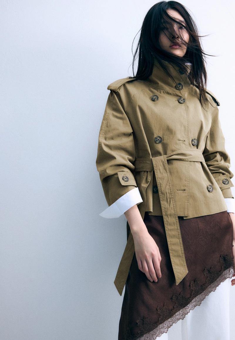 Тренч с высоким воротом и поясом