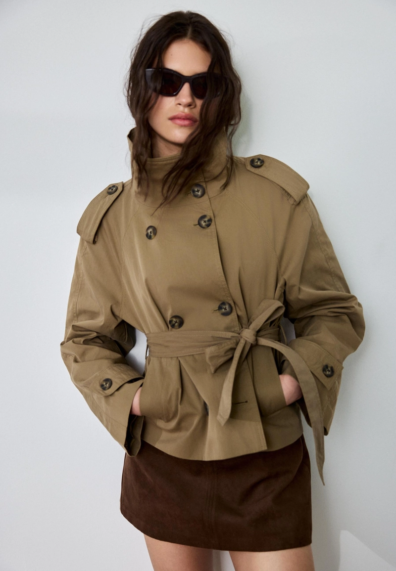 Тренч с высоким воротом и поясом