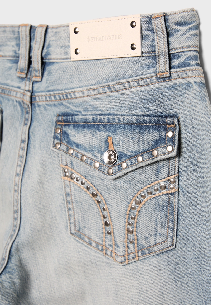 Джинсы с низкой посадкой, прямые, с карманами и заклепками