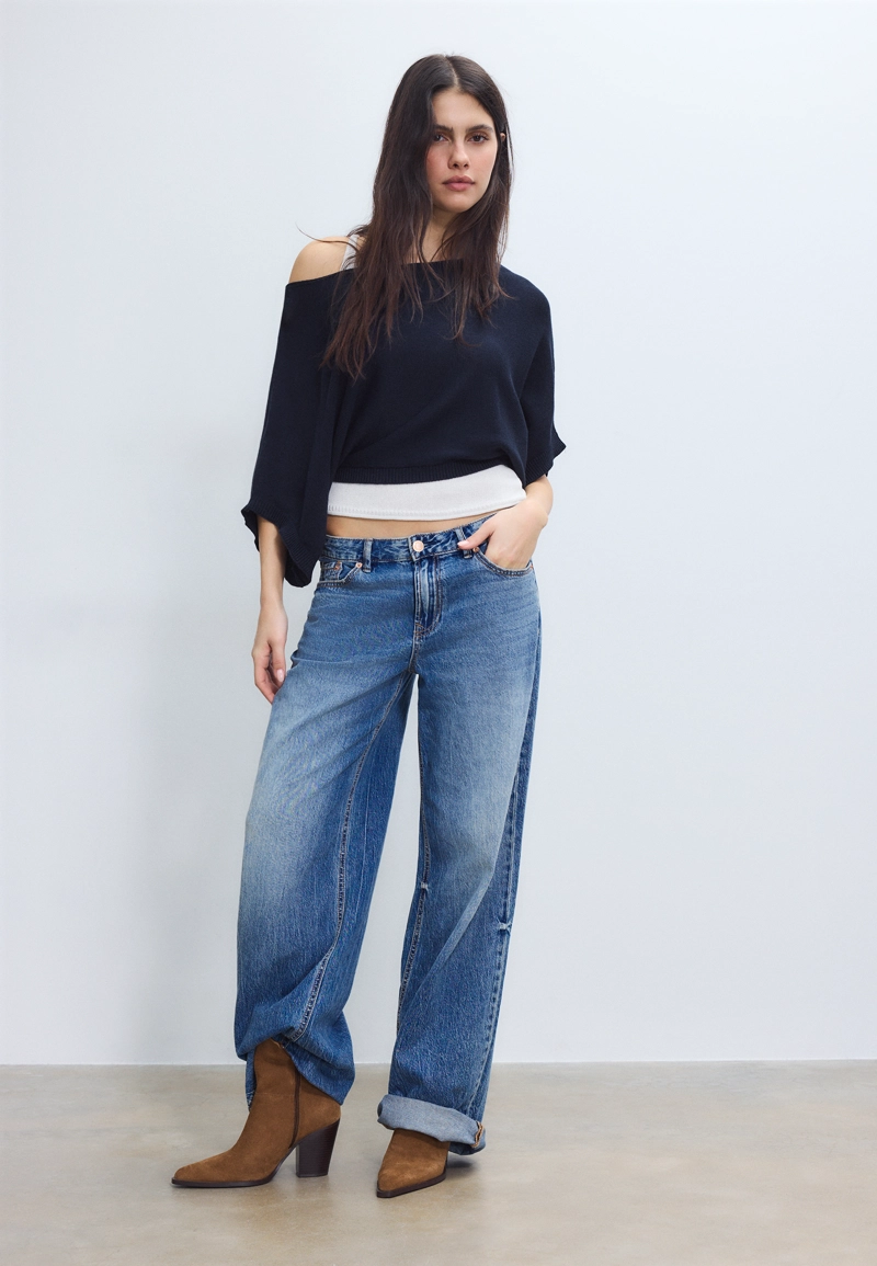 Свитер с вырезом-лодочкой и наложением