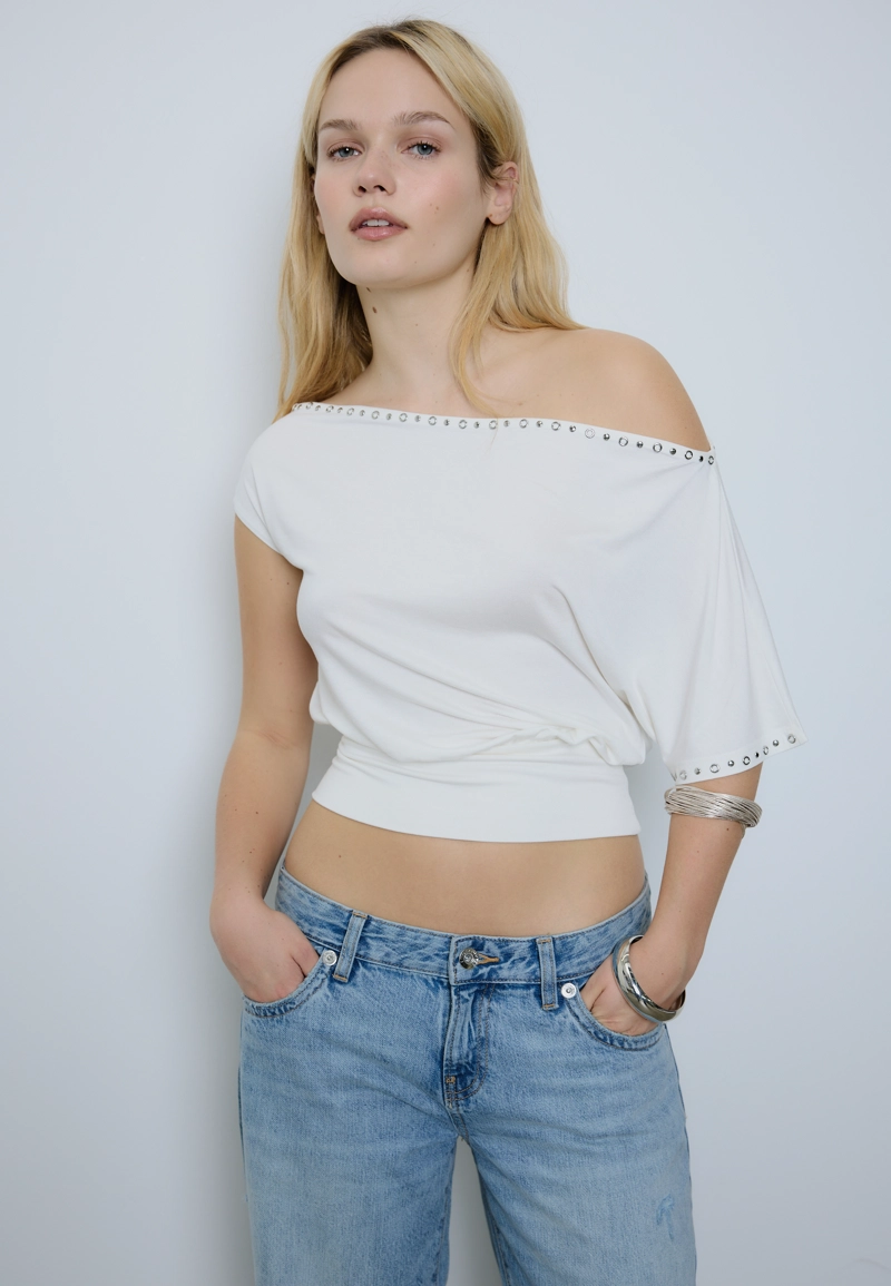 Асимметричная футболка с заклепками