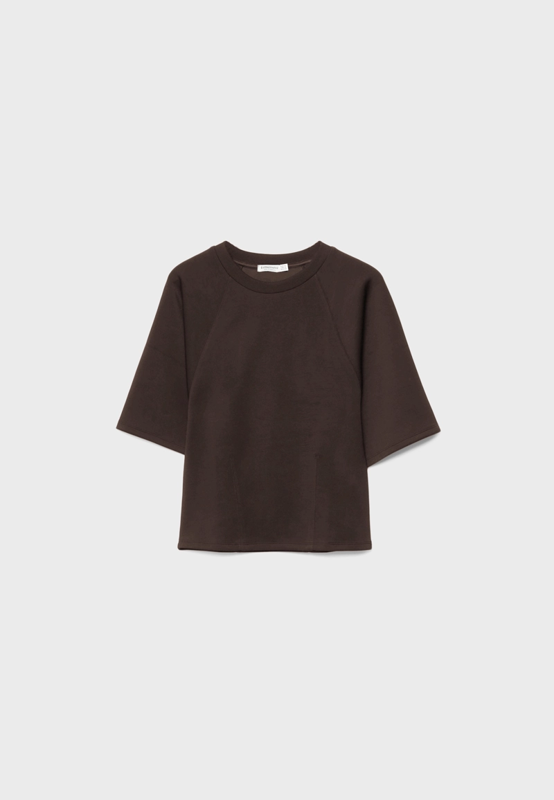 Футболка с короткими рукавами и мягкой на ощупь тканью