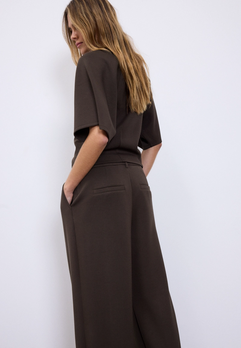 Футболка с короткими рукавами и мягкой на ощупь тканью