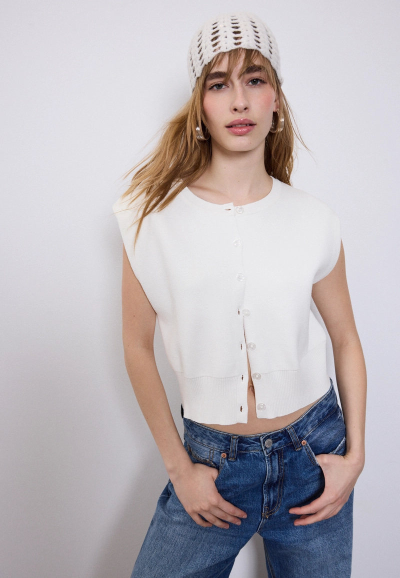 Вязаный жилет с подплечниками