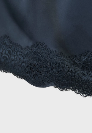 Атласная мини-юбка с кружевом- Заказать в России