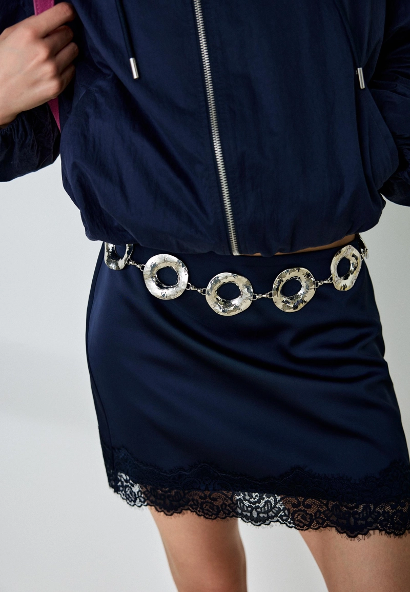 Атласная мини-юбка с кружевом