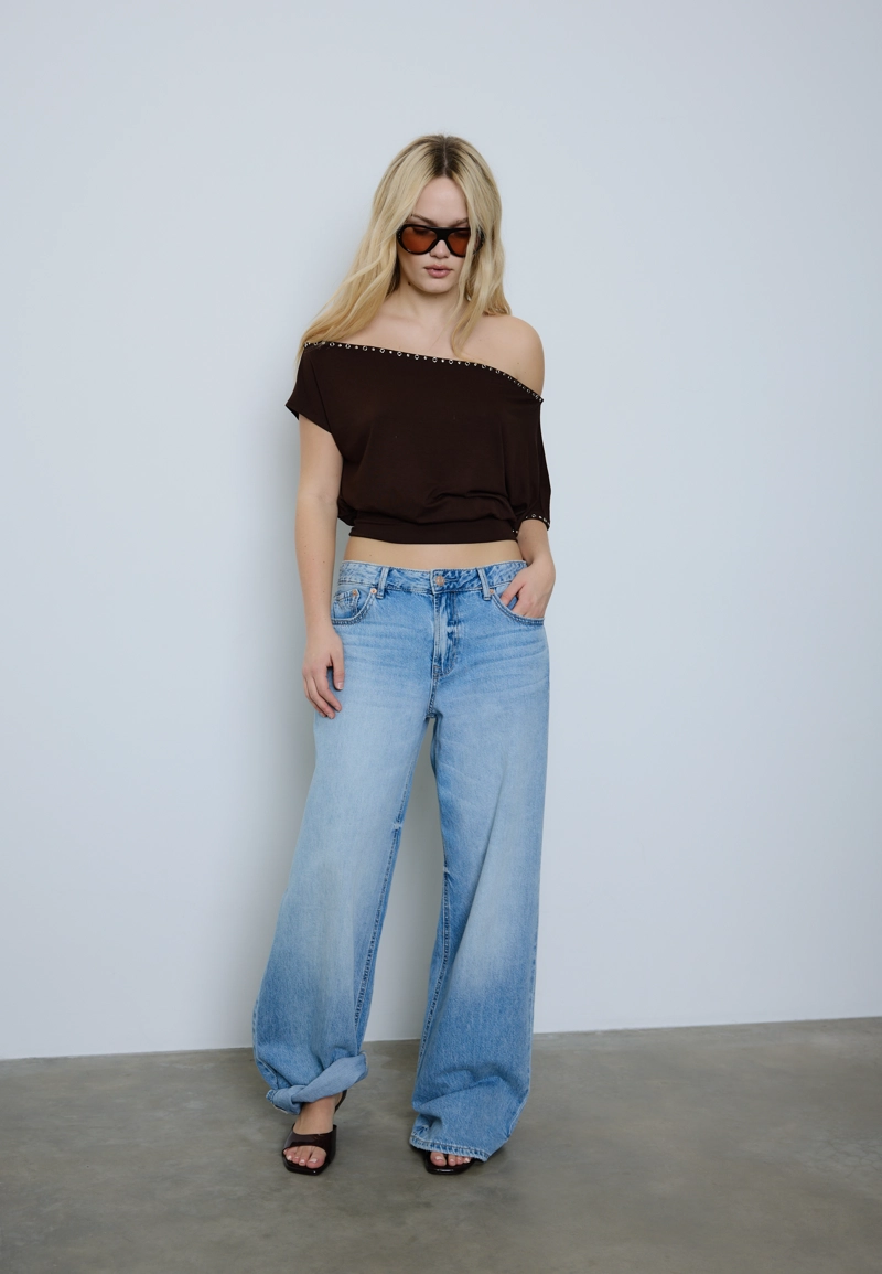 Асимметричная футболка с заклепками