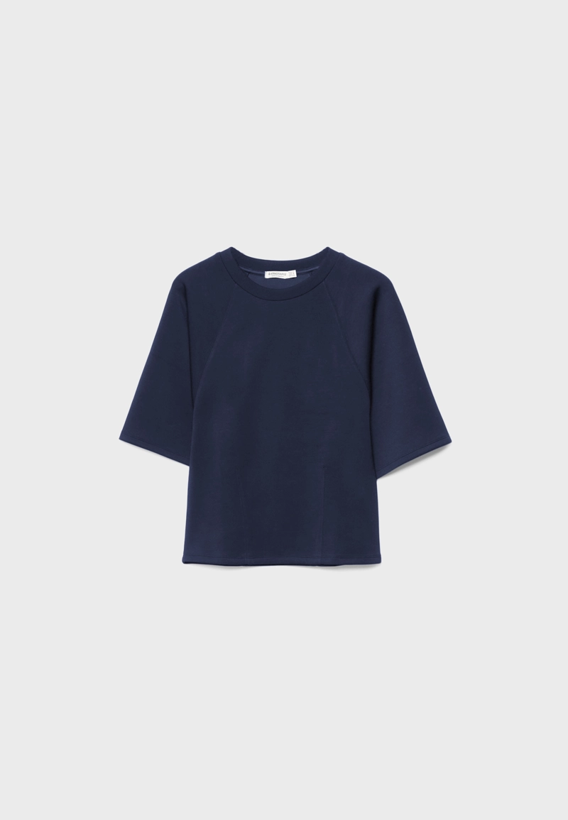 Футболка с короткими рукавами и мягкой на ощупь тканью