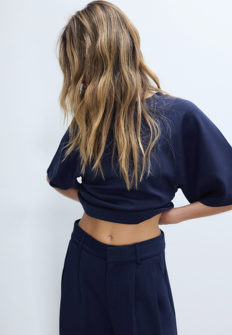 Футболка с короткими рукавами и мягкой на ощупь тканью