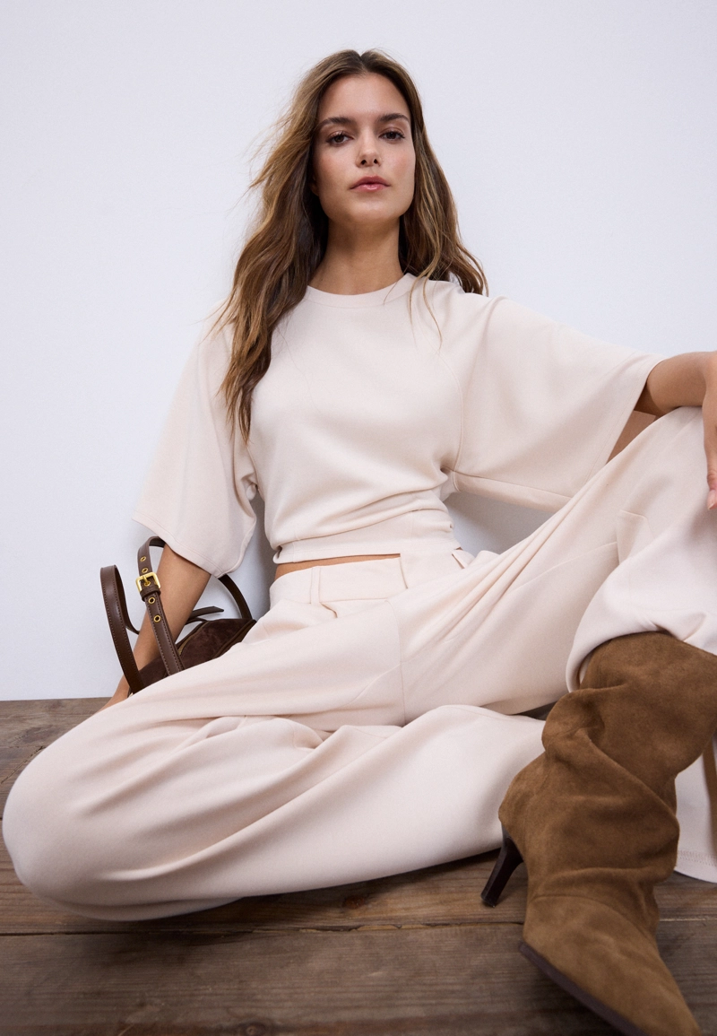 Футболка с короткими рукавами и мягкой на ощупь тканью