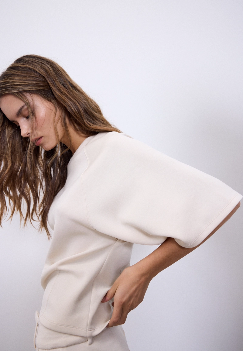 Футболка с короткими рукавами и мягкой на ощупь тканью