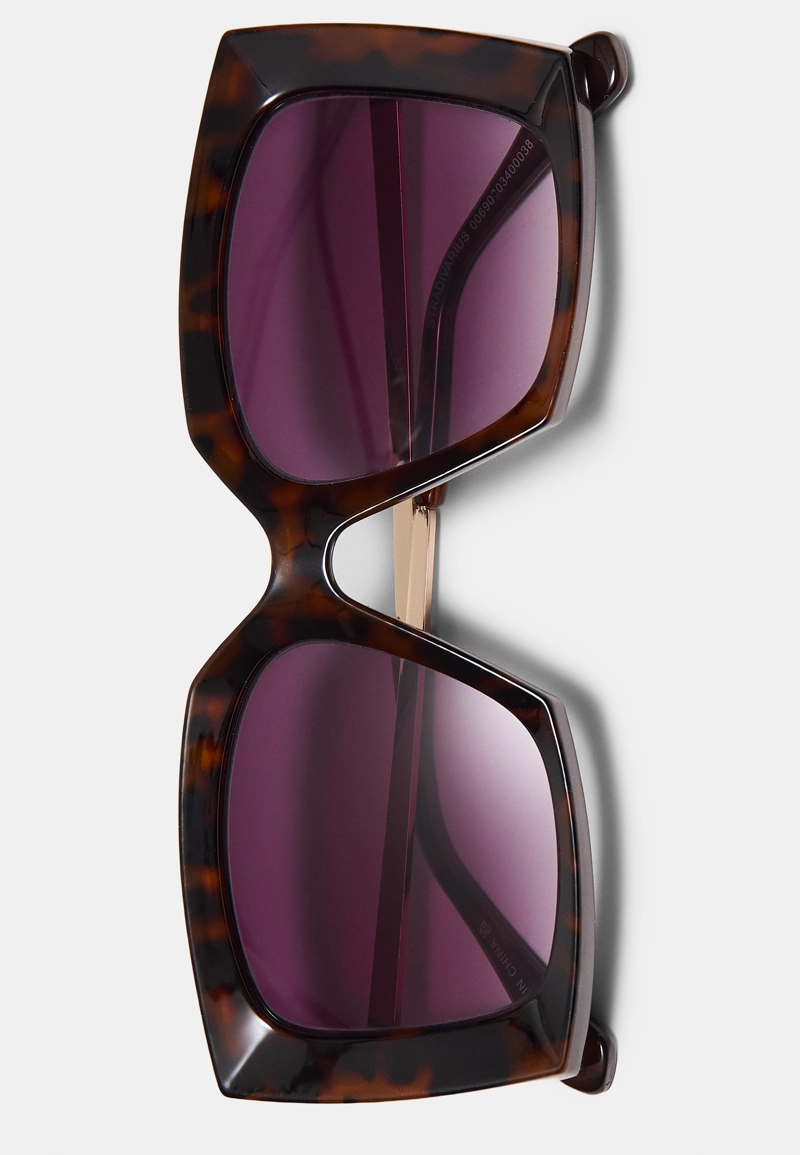 Очки в пластиковой квадратной оправе