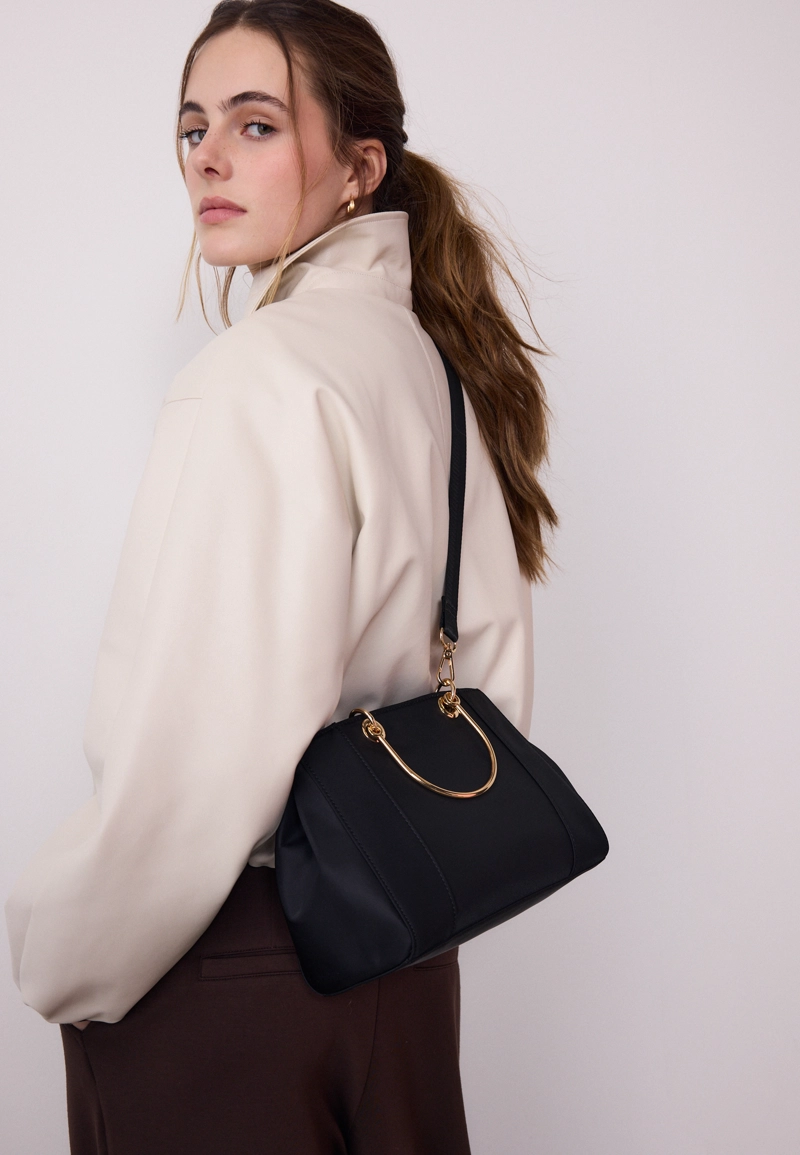 Сумка-тоут с металлической ручкой