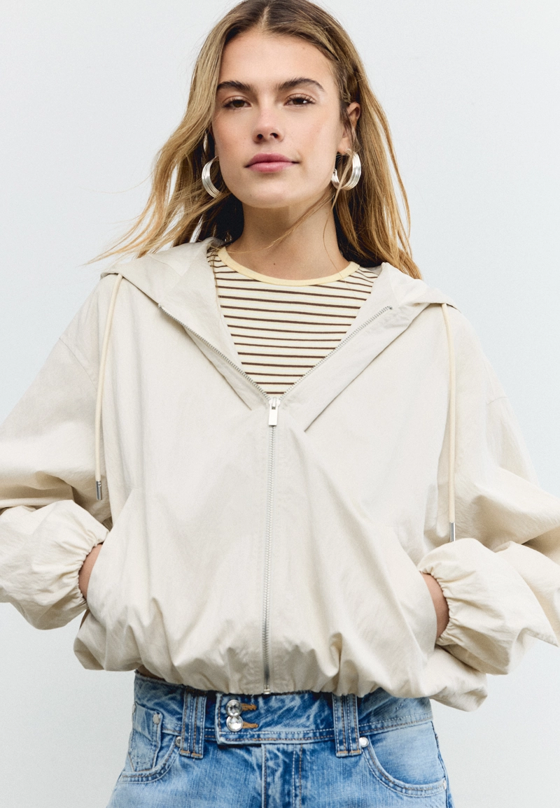 Базовая куртка из нейлона с капюшоном