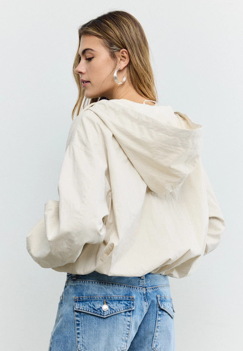 Базовая куртка из нейлона с капюшоном