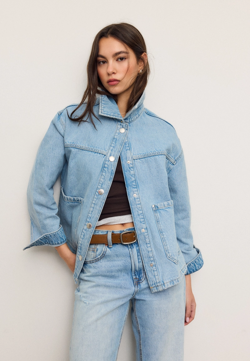 Джинсовая куртка с карманами