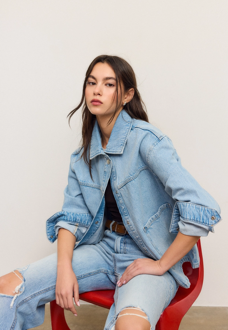 Джинсовая куртка с карманами