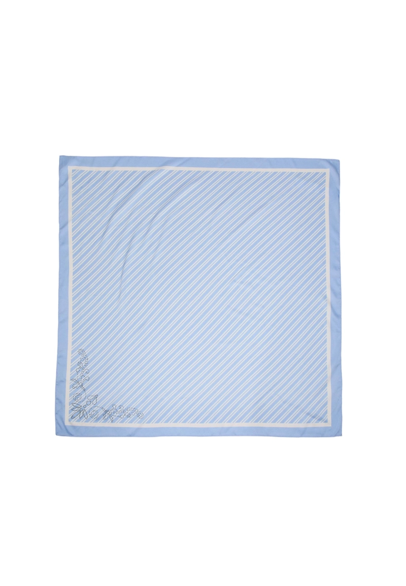 Платок в диагональную полоску с декоративными элементами