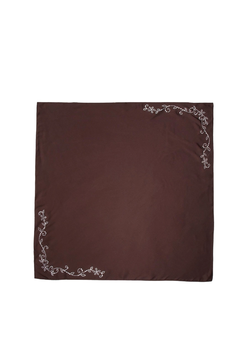 Платок с декоративными элементами