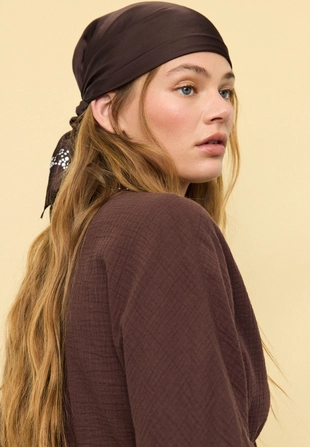 Платок с декоративными элементами- Заказать в России