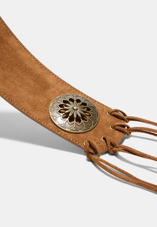 Широкий ремень с розетками и бахромой- Заказать в России