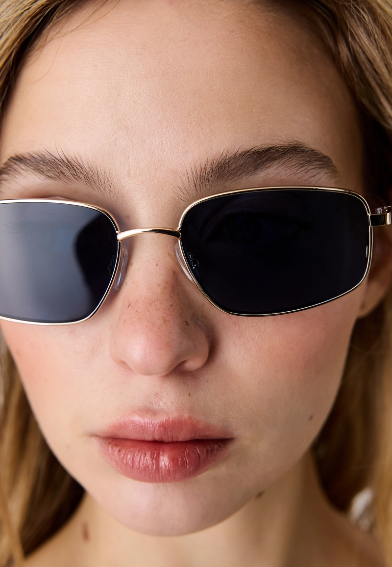 Асимметричные металлические квадратные очки