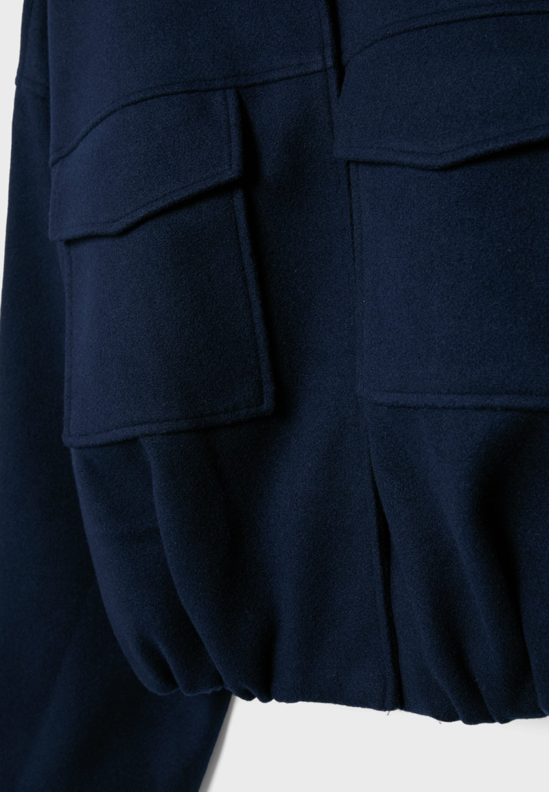 Куртка-бомбер с карманами, мягкая на ощупь