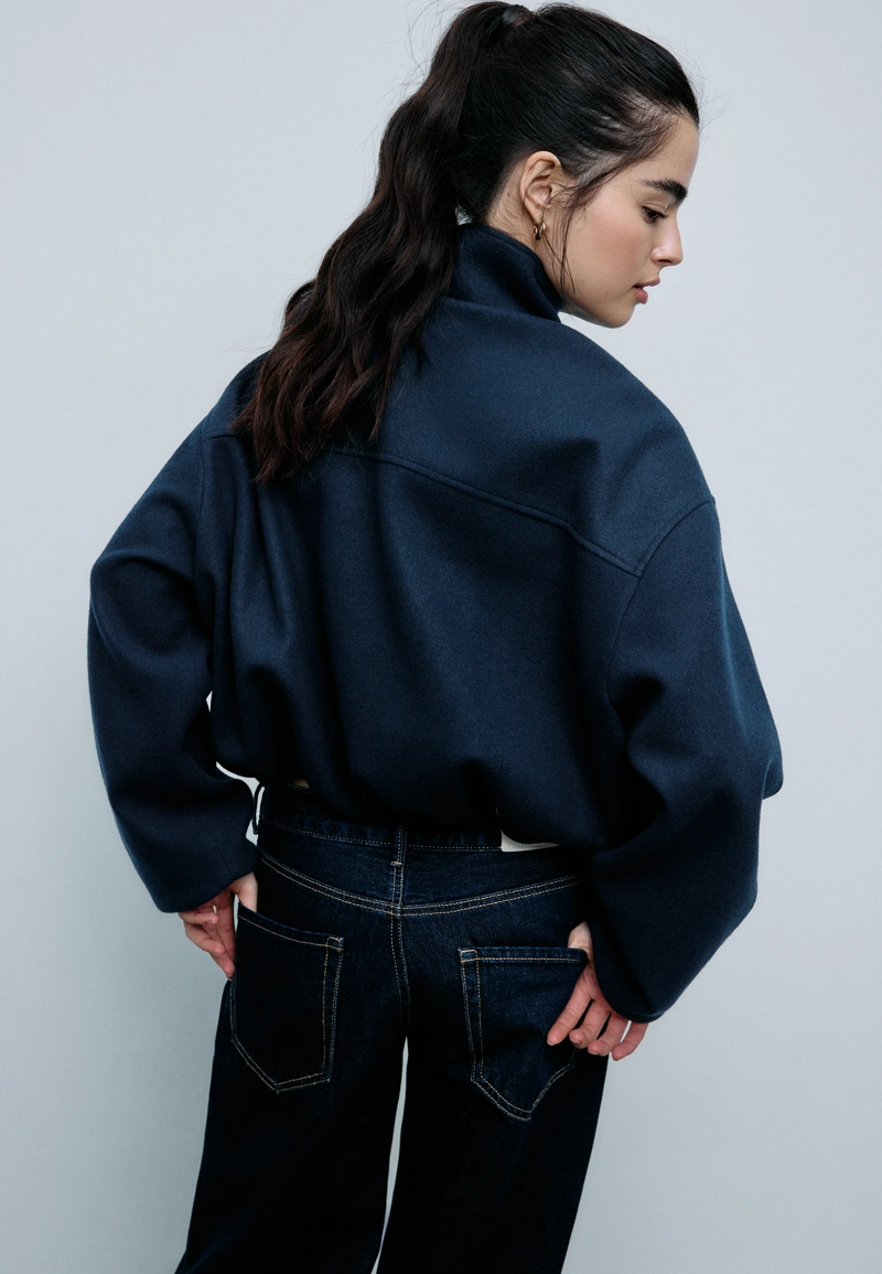 Куртка-бомбер с карманами, мягкая на ощупь