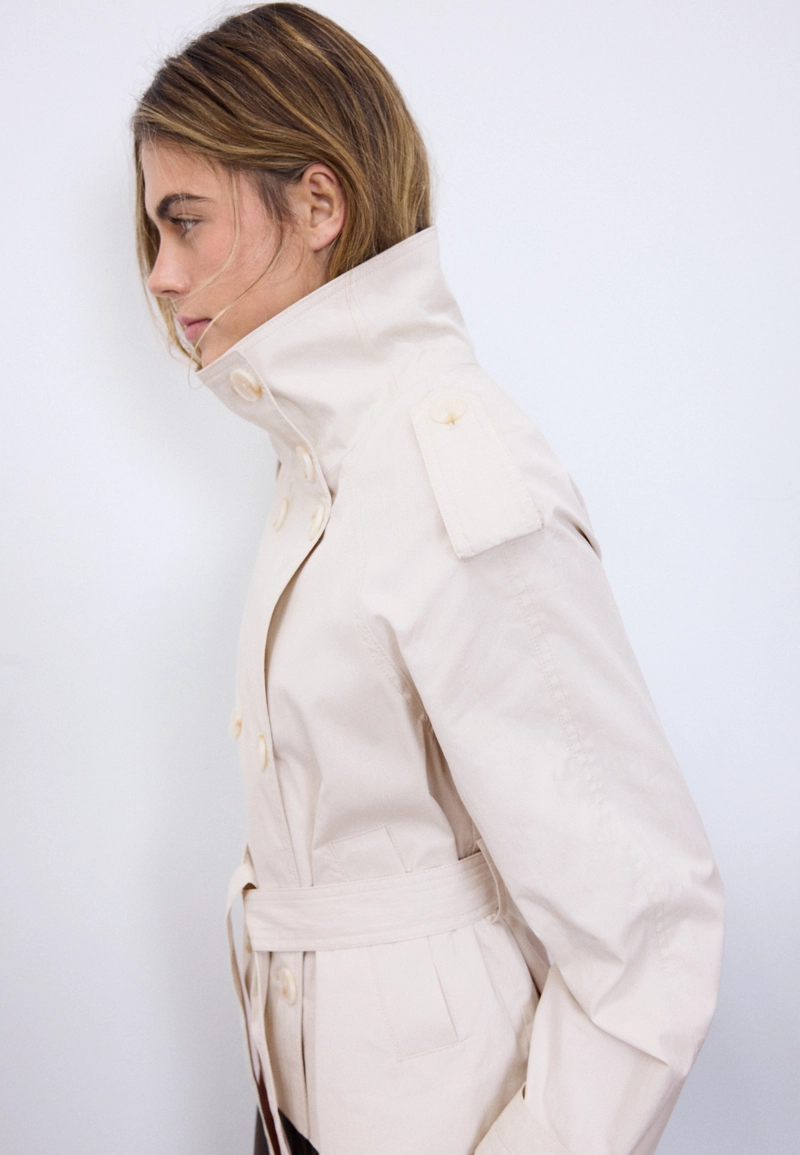 Тренч с высоким воротом и поясом