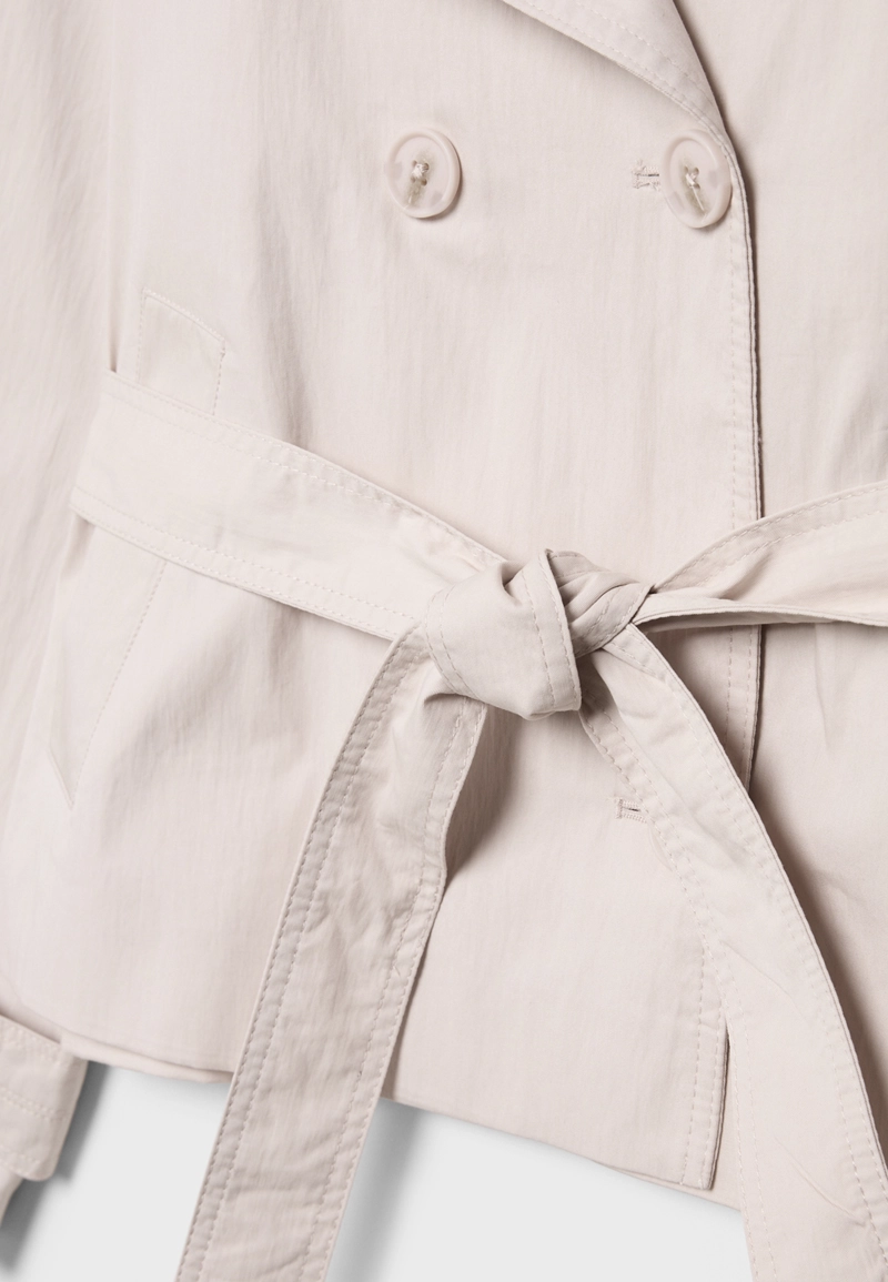 Тренч с высоким воротом и поясом