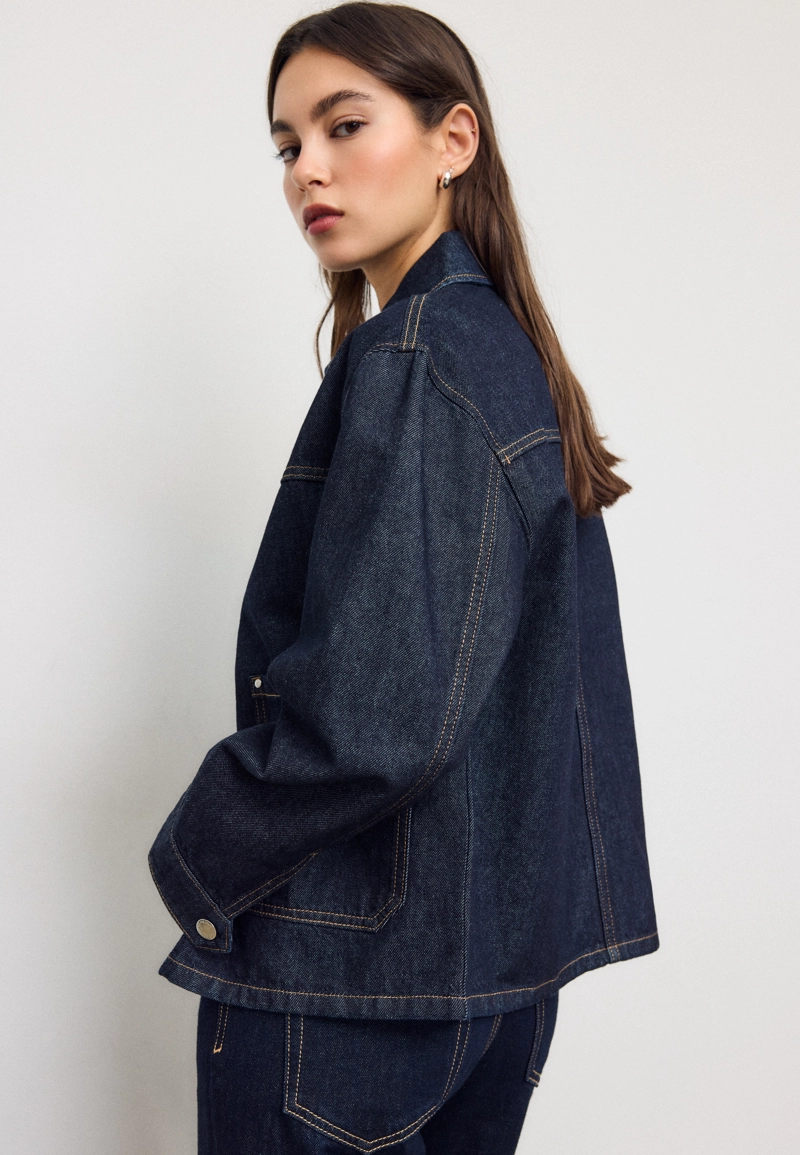 Джинсовая куртка с карманами
