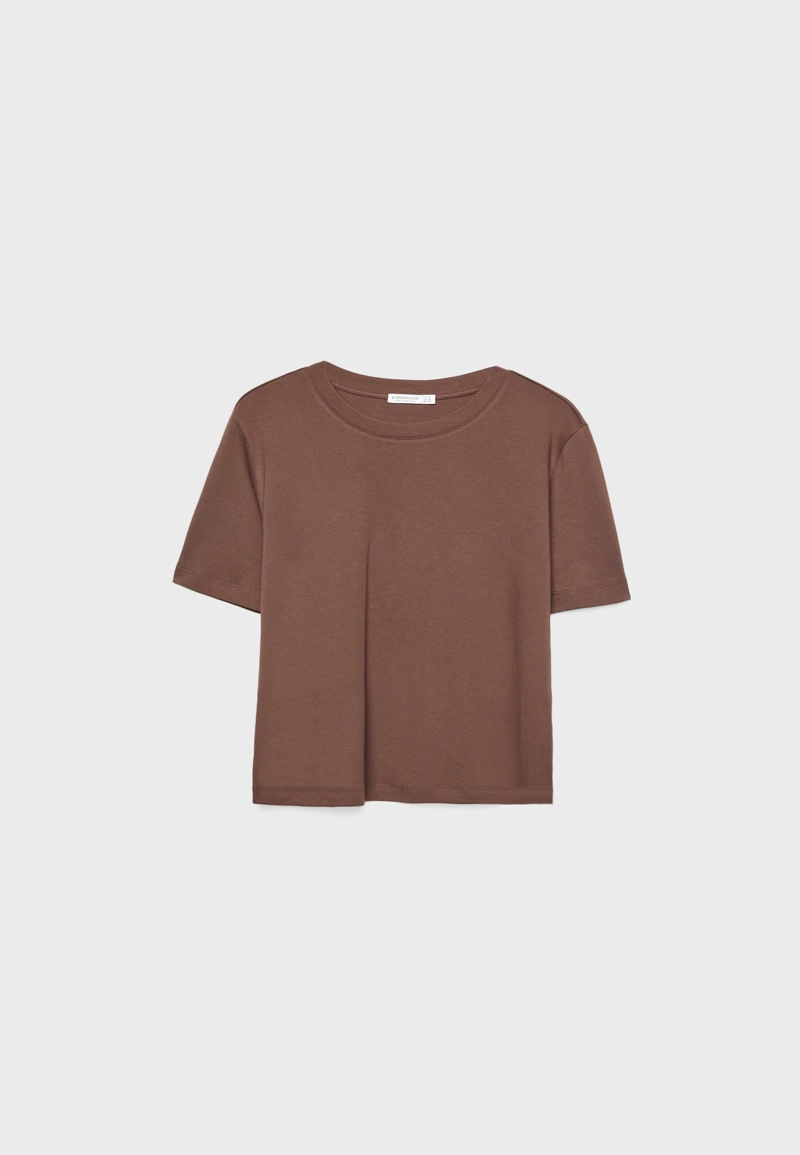 Базовая футболка классического кроя из плотного материала