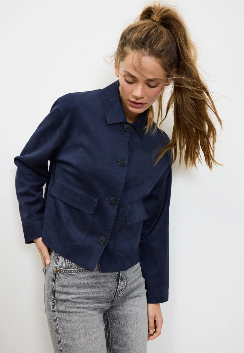 Куртка с карманами из искусственной замши