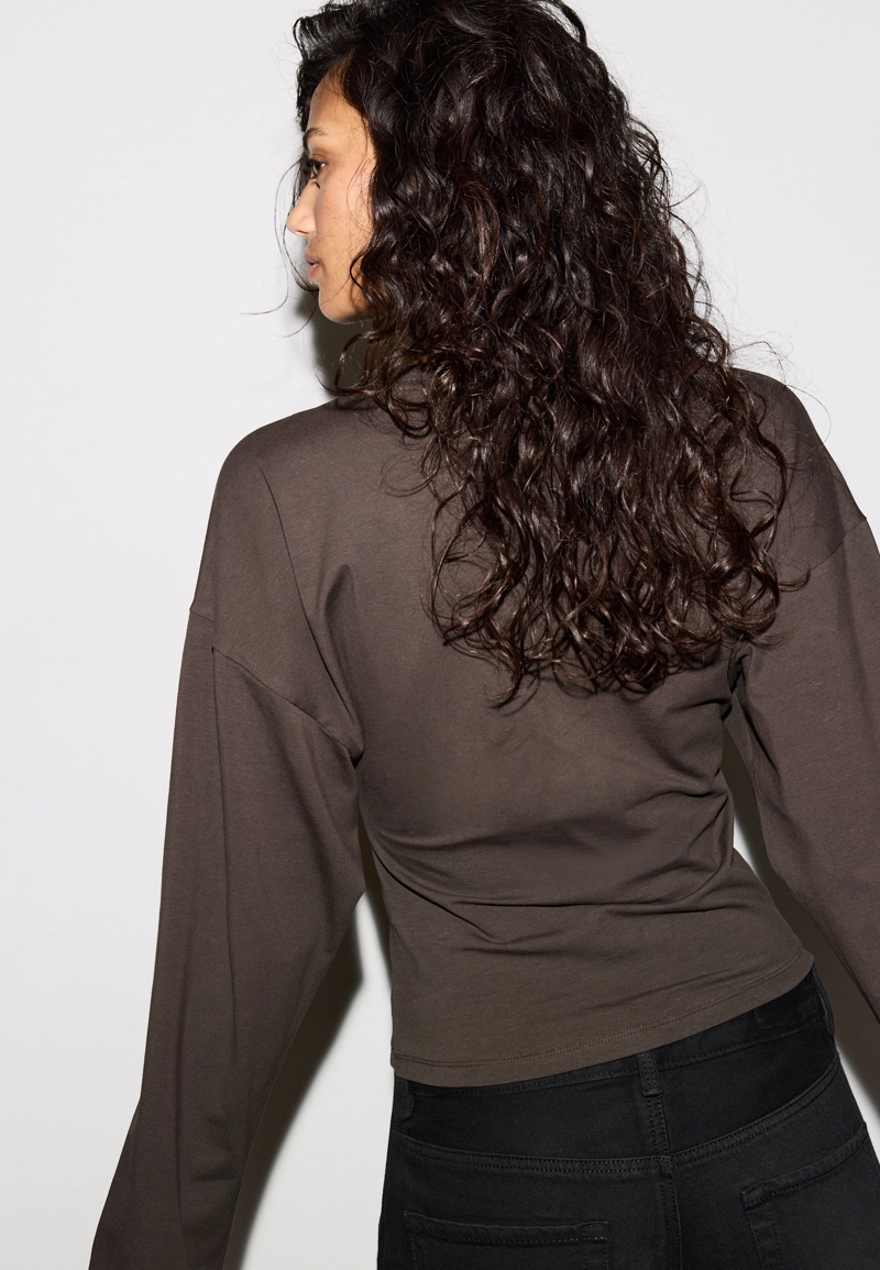 Футболка с рукавами в стиле кимоно