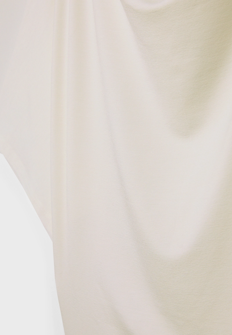 Базовая футболка с рукавами «летучая мышь»