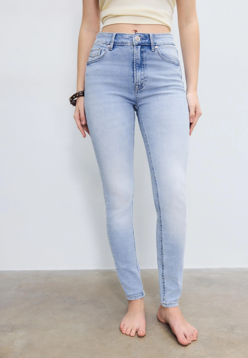 Джинсы скинни D07 с классической посадкой