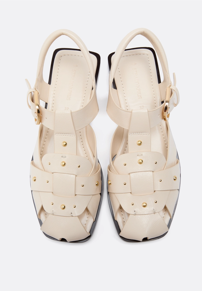 Сандалии с ремешками из искусственной кожи, с заклепками