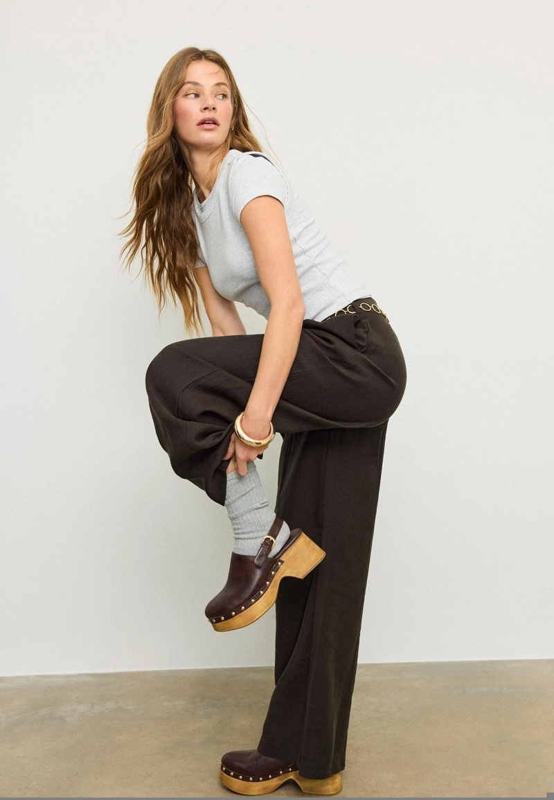 Сабо на платформе с заклепками