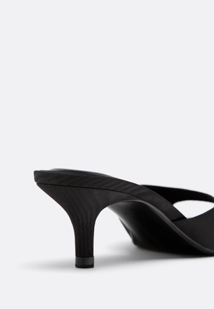 Босоножки-шлепанцы на каблуке- Заказать в России