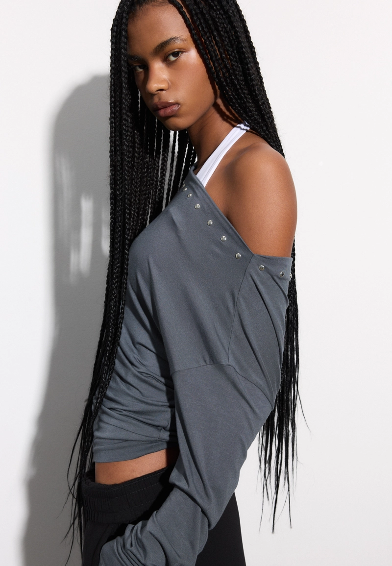 Асимметричная футболка с заклепками