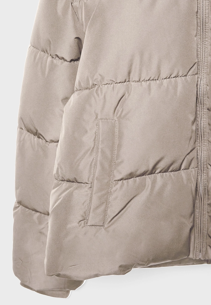 Базовая стеганая куртка с капюшоном