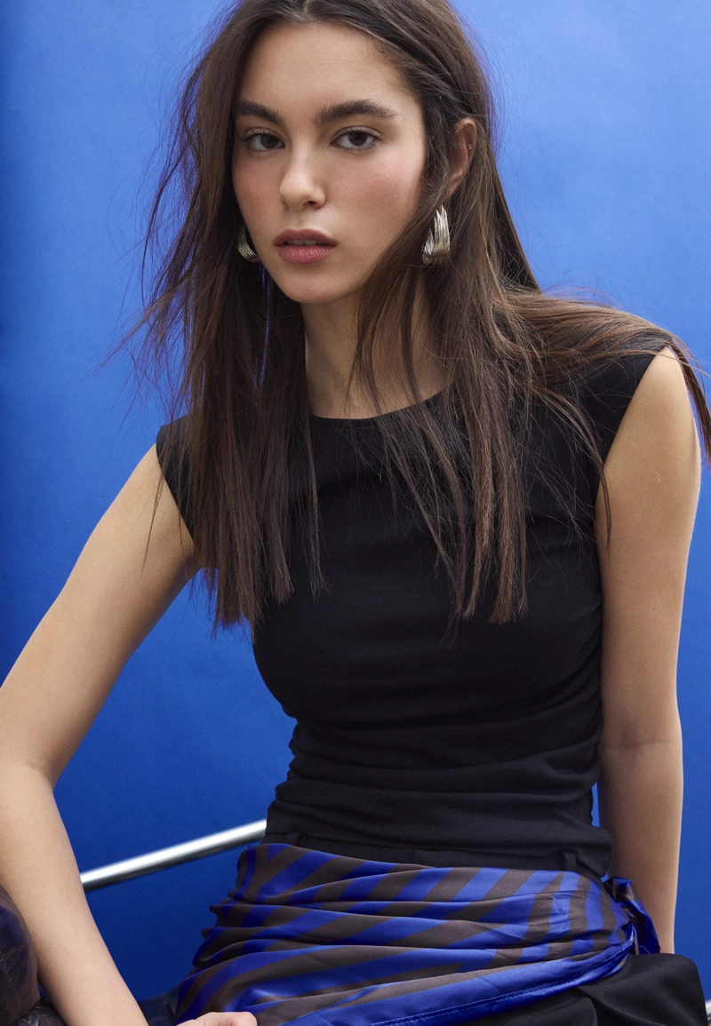 Базовая футболка облегающего кроя со сборками