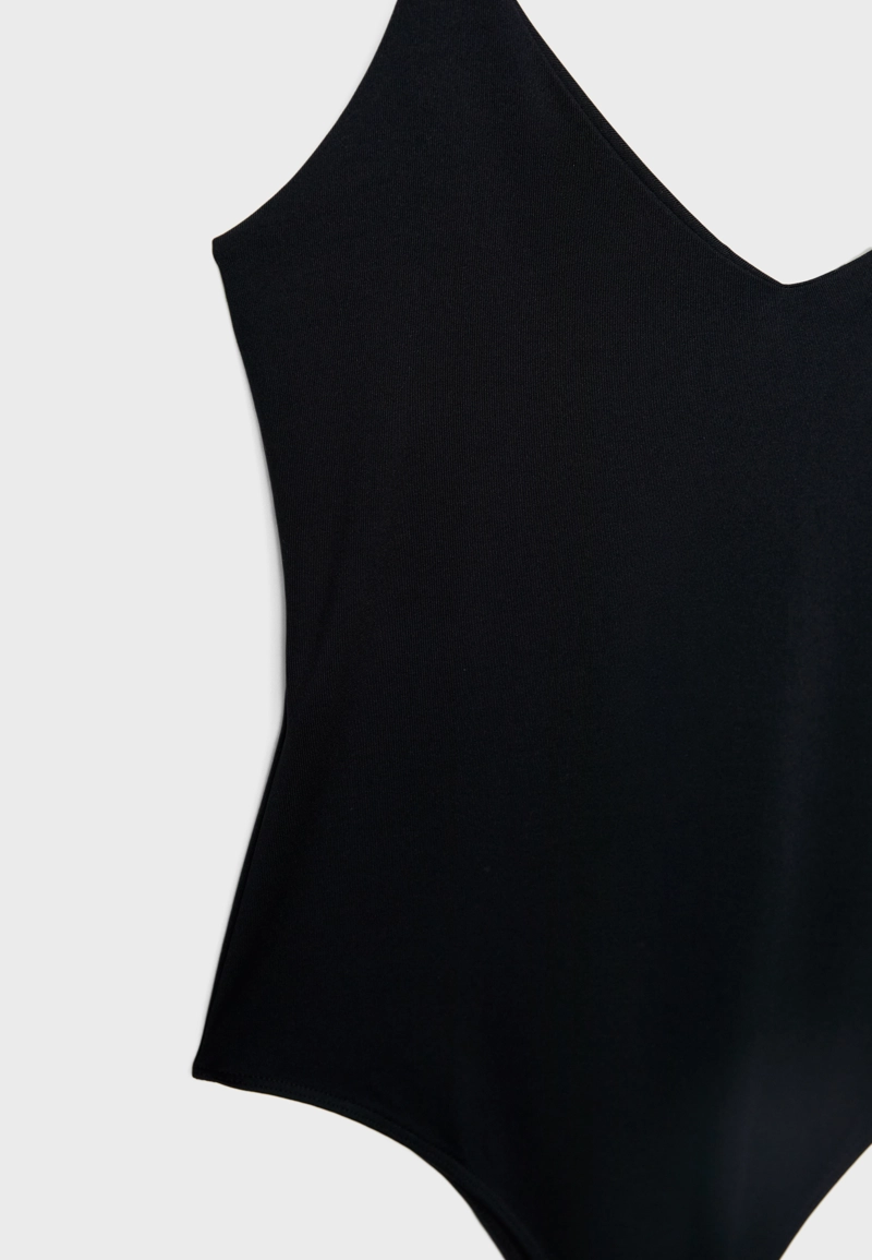 Базовый боди на бретелях