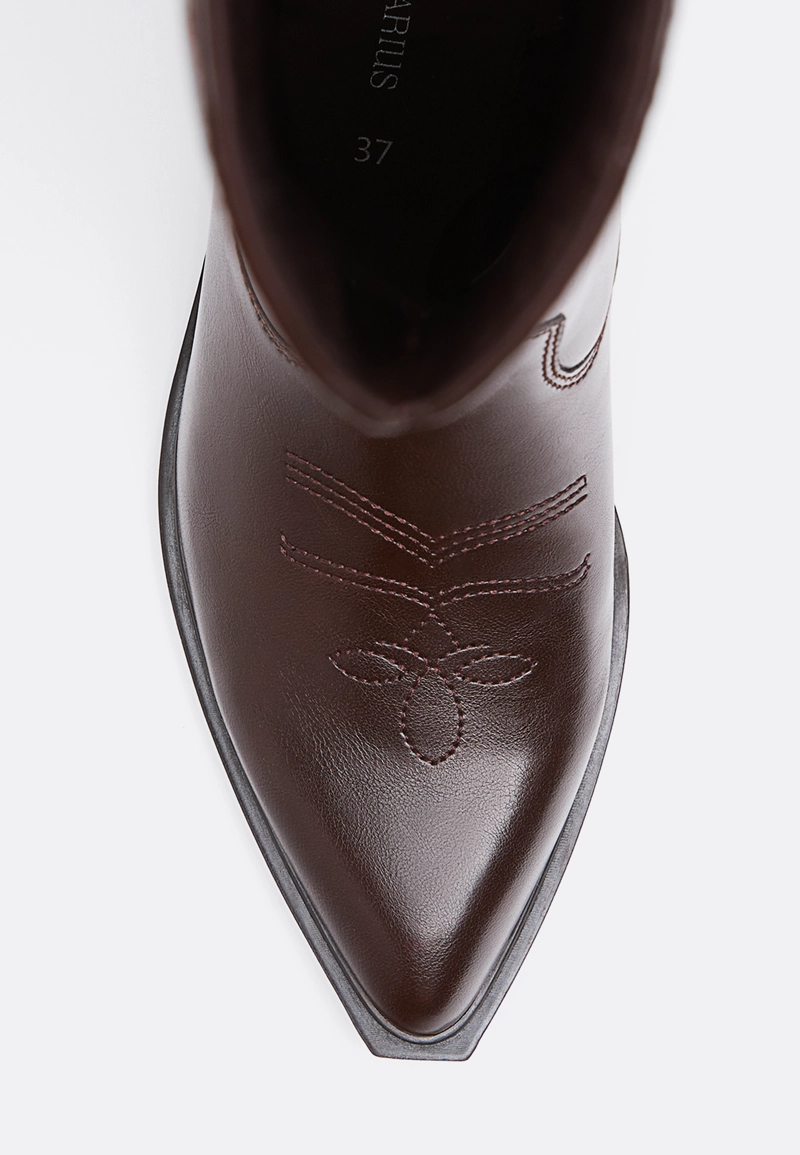 Ботинки в ковбойском стиле на каблуке