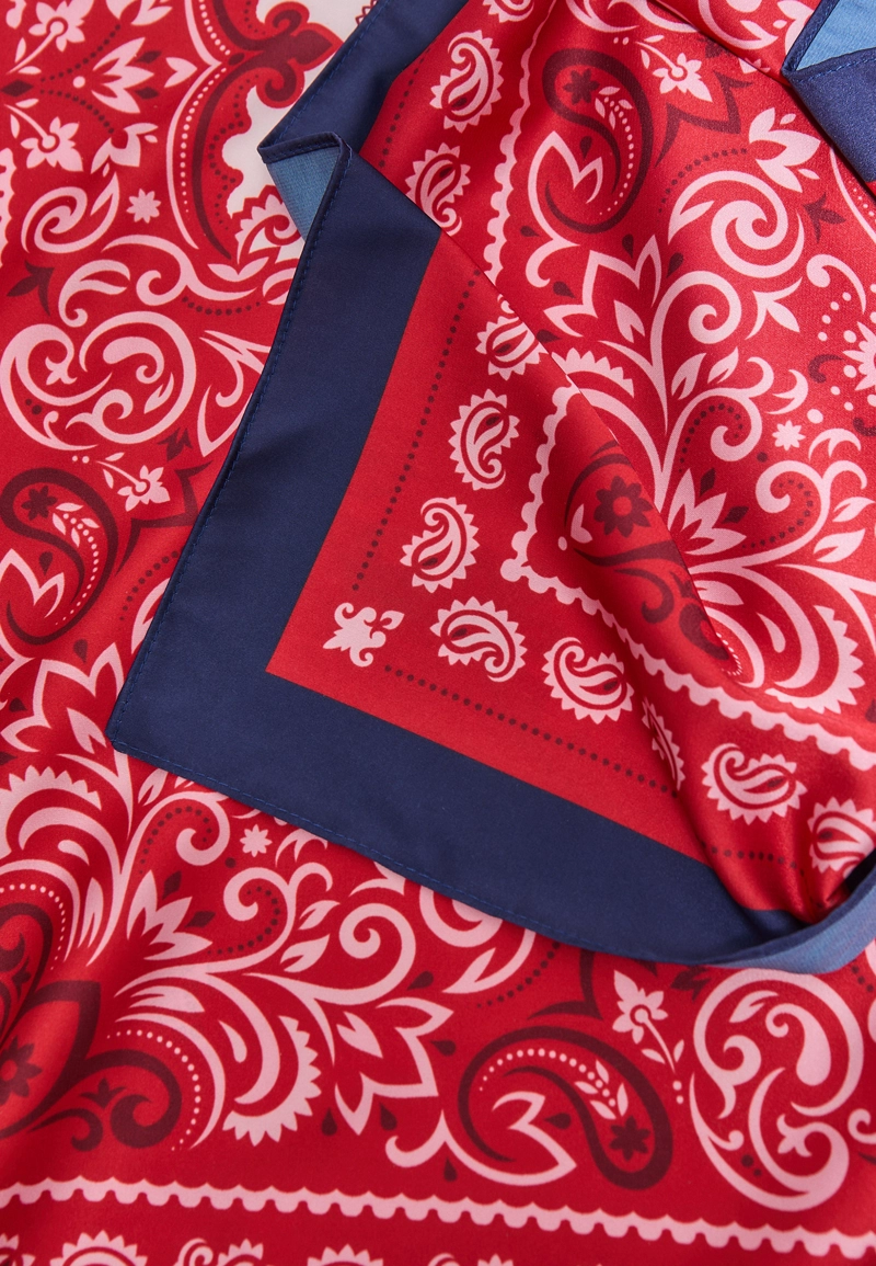 Платок с узором пейсли