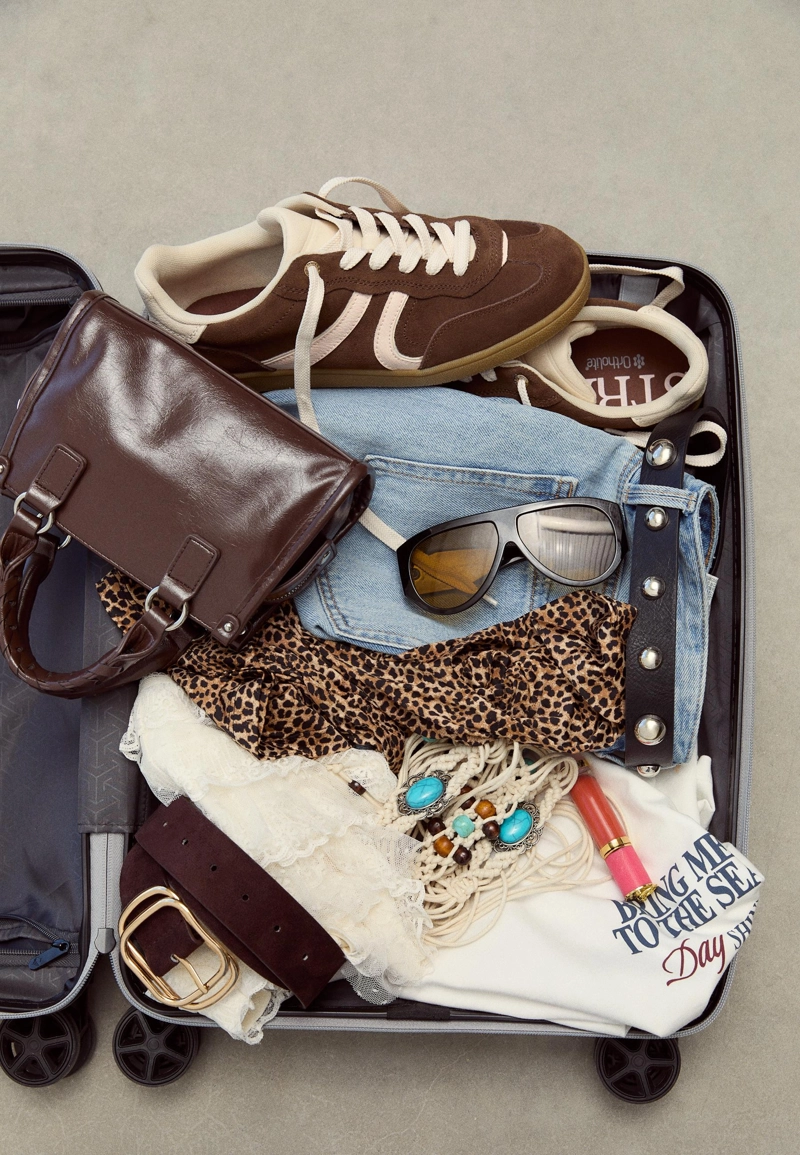 Солнцезащитные очки в пластиковой оправе